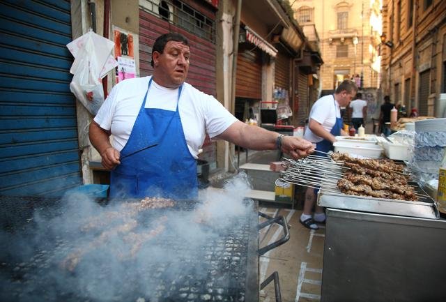 piatti insoliti cucina siciliana tradizionale street food Palermo Catania frattaglie