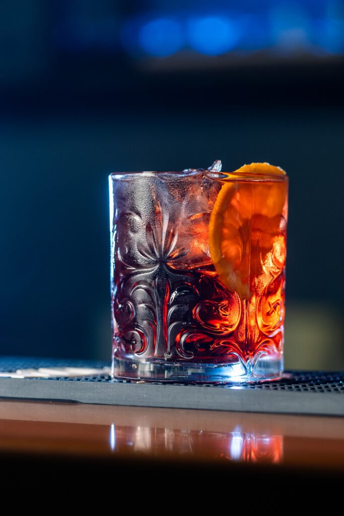 Cocktail al bancone del Ristorante Habanero in Sicilia, fotografia di Andrea Ventura
